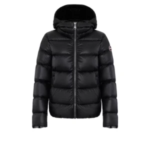 Colmar jacka  - Säljer min colmar jacka då jag vill ha en ny. Köpt på Jackie för 5500 ungefär. Skriv för intresse och fler bilder. Den är i fint skick och har inte hål någonstans. Kan tänka mig byte mot en annan jacka också!💗pris kan diskuteras