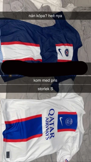 Psg tröja - Helt nya psg ”tränings” tröjor. Har storlek/ vit:S,M blå:S,M,XL Helt oandvända