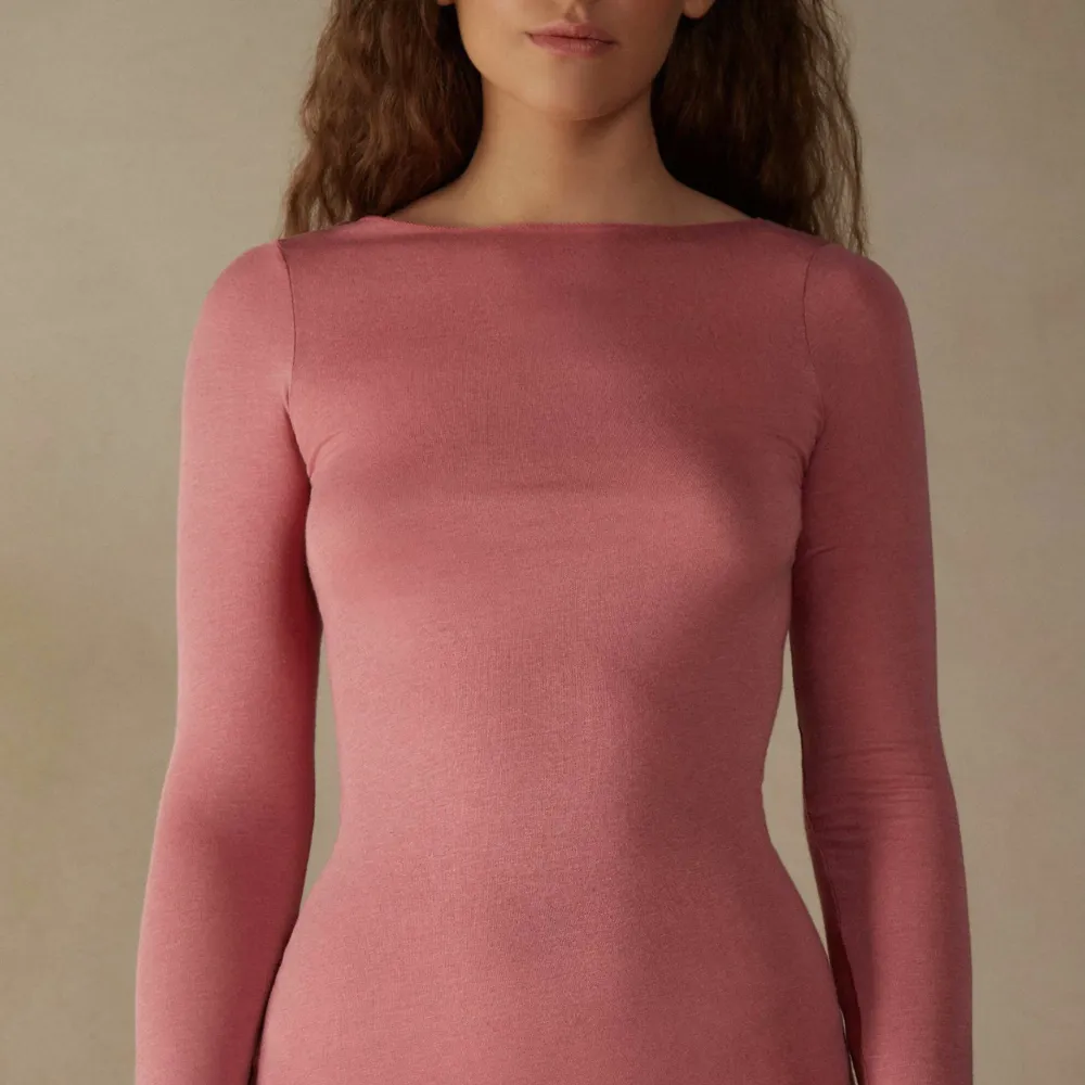 Säljer min Intimissimi tröja i ljus rosa, kommer inte till användning längre men i jättebra skick💞 . Toppar.