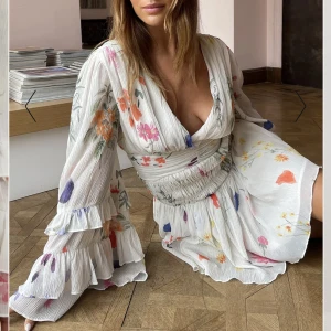 Klänning  - Intressekoll på denna otroliga klänning!!! Den är använd en gång endast så i nyskick💕💕🫶🏻