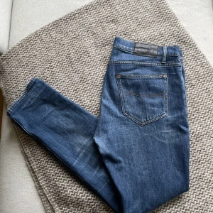 Tiger Of Sweden Jeans - Säljer nu ett par riktigt snygga tiger of sweden jeans. Skicket är mycket bra. Storlek är 32. Skriv vid fler frågor eller funderingar!