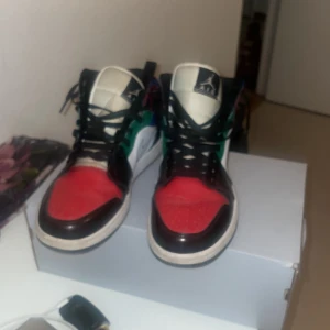 Air Jordans 1 - Stl 42,5 haft på några gånger