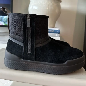 Ugg australia tech mini - Vattentäta uggs i storlek 38. Använda en gång. 