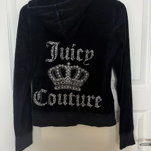 Juicy Couture huvtröja  - Köpt här på Plick, kommer ej till användning. Barnstorlek M men passar mig som är en Xs
