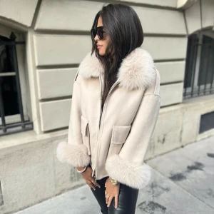 Päls kappa NY - Päls kappa ny från feminina of Sweden. Meotine. Har en i svart också🤍passar S - M