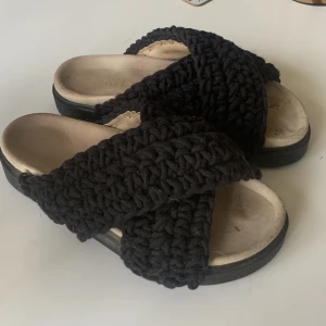 Inuikki skor - Knappt använda, syns bara egentligen på sulan in och utvändigt. 