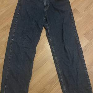 Sweet sktbs jeans i storlek M, inköpta för något år sedan men knappt aldrig använt dom, dom sitter Baggy.