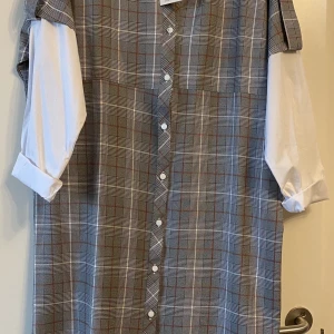 Oanvänd kappa  -  Oanvänd kappa  👉Storlek: 38 👉Pris: 200:- 👉Lappen kvar 🌱Rökfritt finns kanariefågel hemma