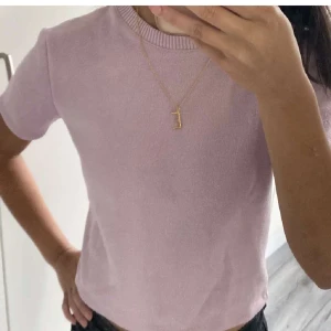 Stickad t-shirt - Lila stickad t-shirt från zara