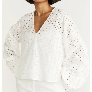 Vit blus - Nypris 700