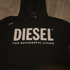 Svart diesel hoodie  - Svart diesel hoddie knappast använd 