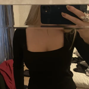 Zara topp  - Ribbad topp från zara använd ca 5 gånger