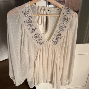 Blus Zara  - Knappt använd 