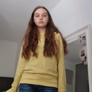 Tröja - Gul långarmad oversized tröja.   Kmr aldrig till andvändning