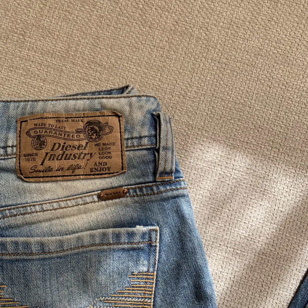 Jätte finna lowwaist Diesel industri jeans i bra skick . Jeans & Byxor.