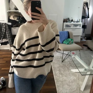 Randig stickad - Fin stickad ifrån Zara, storlek S men lite oversized! 🤍