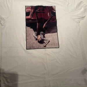 Limtato T-shirt  - Säljer min helt oanvända limitato T-shirt!  Nypris 1800
