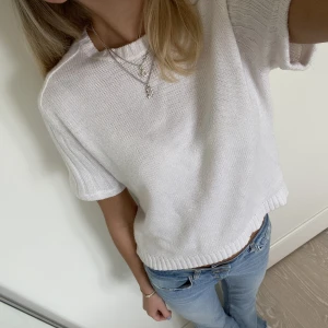 Stickad tshirt  - Såå fin stickad tshirt som ör sparsamt använd💕 köpt secondhand men i bra skick