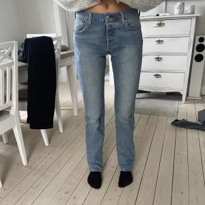 Blåa Levis jeans 501 