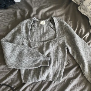 stickad tröja  - Superfin stickad tröja från hm, har bara använt den 1 gång! 
