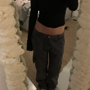 Cargo - Säljer dessa brallor från Gina Tricot i storlek 38, säljer då de är lite stora för mig i midjan (jag är en 36) bra längd i benen! 