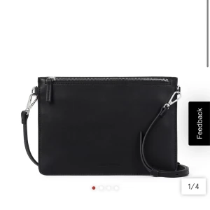 Svart Carin Wester väska - Säljer denna fina väska som är i mycket fint skick!😊