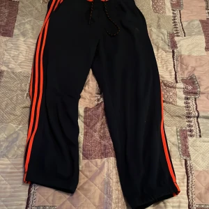 Adidas  - Jätte bekväm