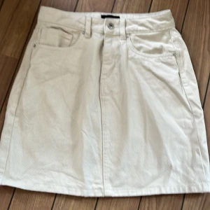 Kjol - Fin kjol. Knappt använd