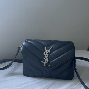 ysl väska - säljer då jag aldrig använt, inga defekter
