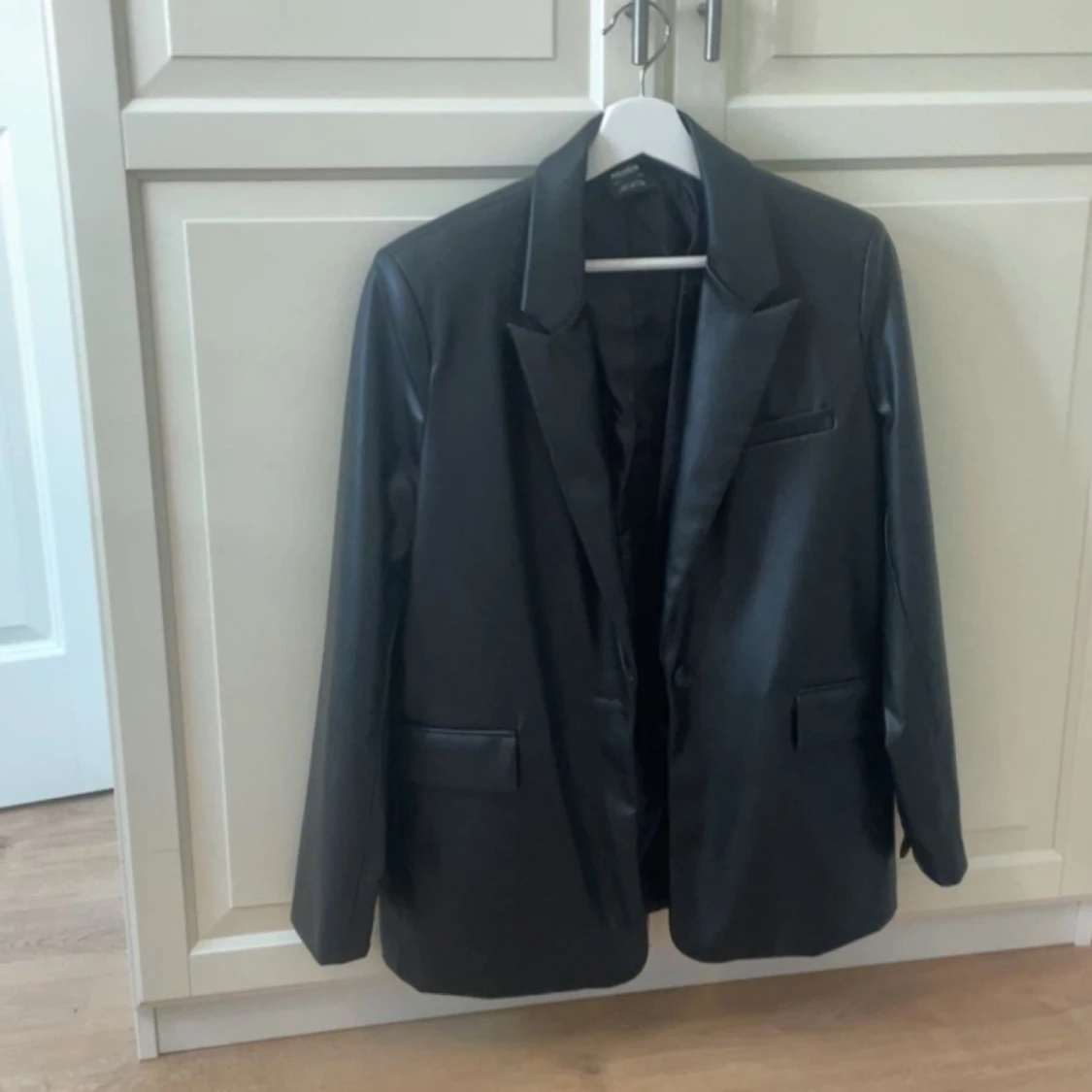 Skinnjacka från pull & bear - 90