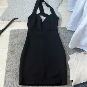 Klänning  - Svart klänning från Nelly 