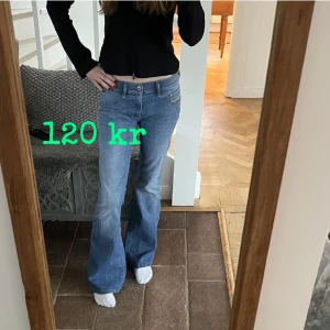 Diesel jeans - Säljer dessa snygga Lågmidjade jeansen från diesel, jag är 172 cm lång🫶