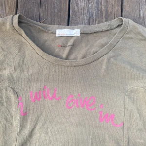 Trekvartsärmad Odd molly tröja  - Trekvartsärmad Odd molly topp med fina detaljer på ärmarna. 