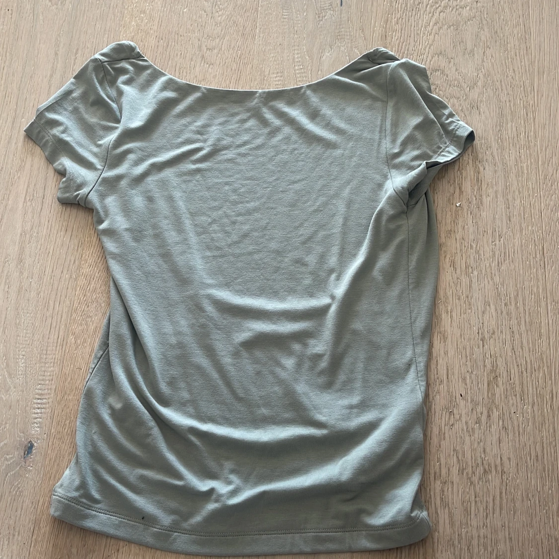 T-shirt med öppen rygg - 91