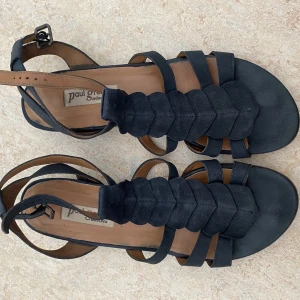 Sandaler  - TRYCK INTE PÅ KÖP DIREKT SKRIV INNAN!!!!Jag säljer de här jätte fina sandaler då jag inte brukar använda de så mycket💕