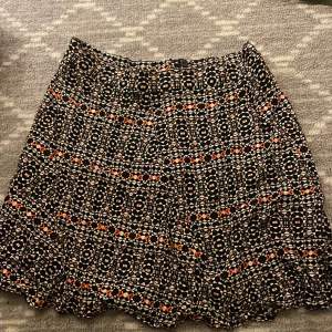 En mönstring kjol från H&M