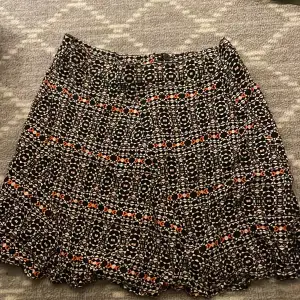 En mönstring kjol från H&M