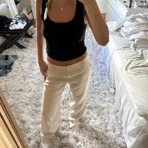 Linnebyxor - Så snygga lågmidjade linnebyxor från märket reserved, ser typ ut som typ kostymbyxor. Passar en 34-36 om man vill ha dem lite större men annars en 38 också!!🩷🩷