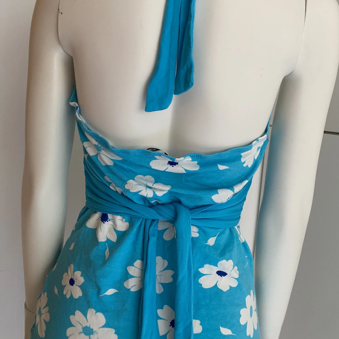 Blå blommig halterneck - 90