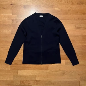 kofta från Acne studios - kofta från Acne Studios, aldrig använd. 