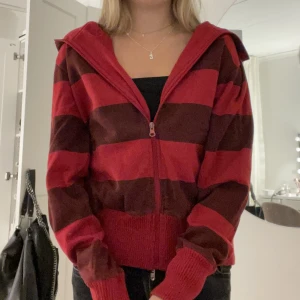 Zip hoddie  - Säljer denna zip hoddie