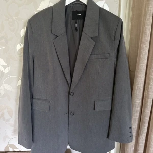 Blazer  - Super fin blazer som aldrig kom till användning. Endast testad 