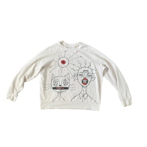 Tröja - Tröja jag målat själv och den går att tvätta som vanligt. den är lite ljusrosa i färgen men den ser vit ut på bilden💕 storlek xs