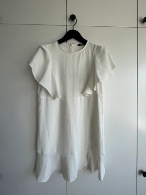 White, elegant summer dress  - Elegant and flimsy, romantic summer dress. 