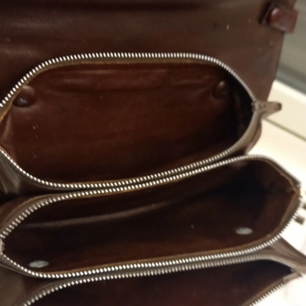 Helt otrolig vintage trio bag från Celine. Använt skick. . Accessoarer.