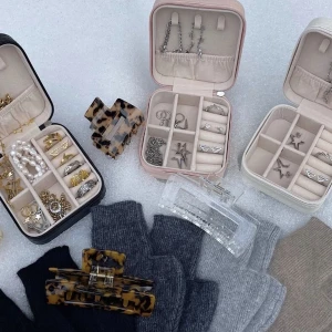 Smyckes box - Kontakta mig om ni vill köpa ⭐️finns i ALLA färger 