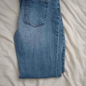 Baggy jeans ifrån h&m. Det storleken på sista bilden. Kan diskutera priset vid snabb affär🫶