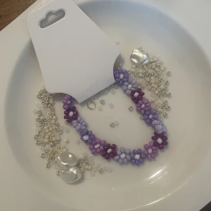 Armband - Armband i rocaillespärlor med elastisk tråd