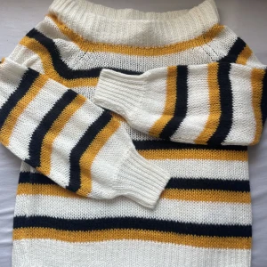 Off shoulder tröja  - Oanvänd, storlek S. Väldigt fin till kommande höst. 