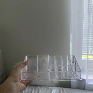 Makeup ställ  - Har aldrig använt den.  Den köptes för lite över 100kr 